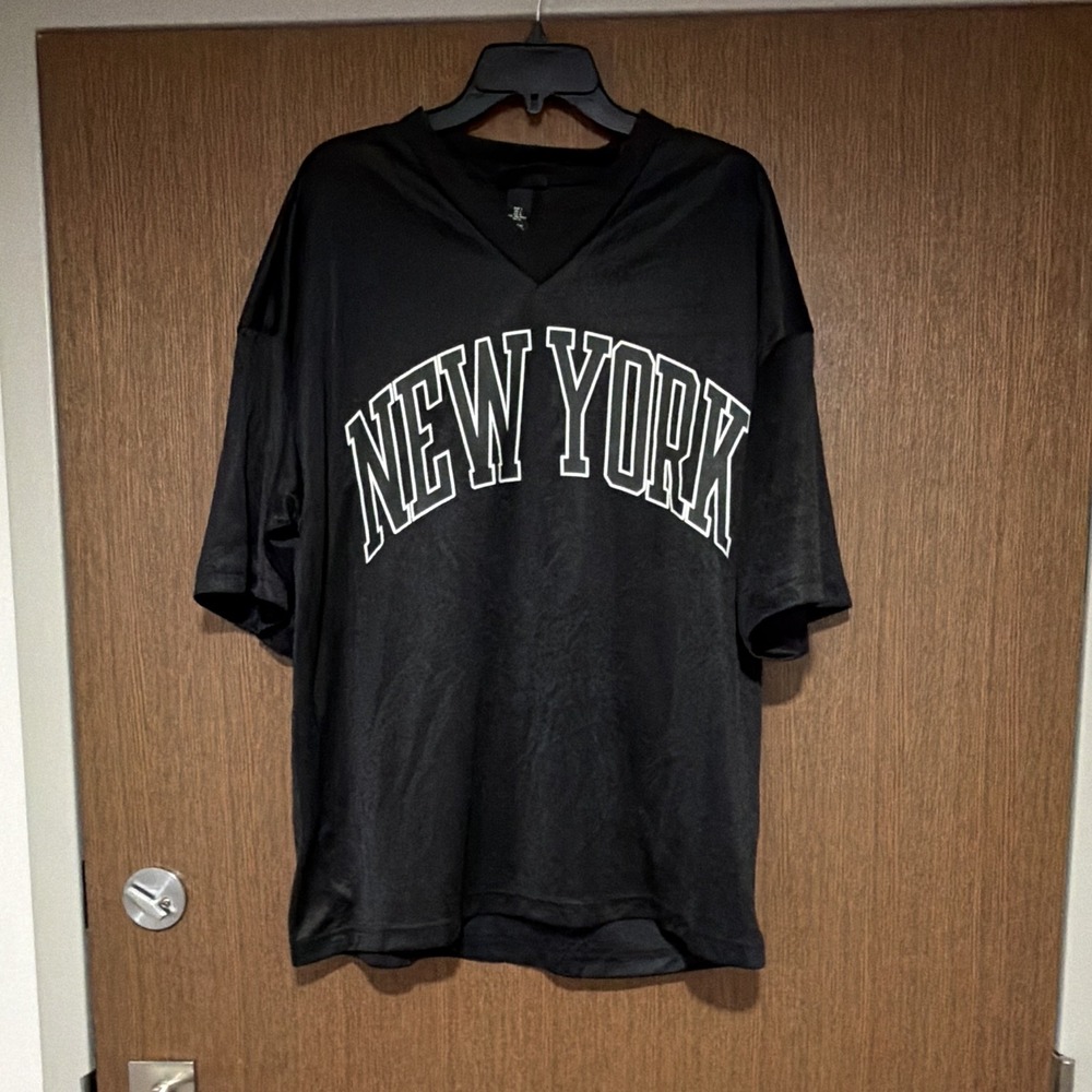 H&M Womens L Black Oversized V-Neck Short Sleeve New York Graphic Tee